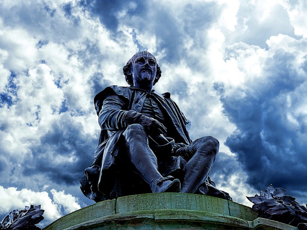 Shakespeare statue in front of a cloudy sky